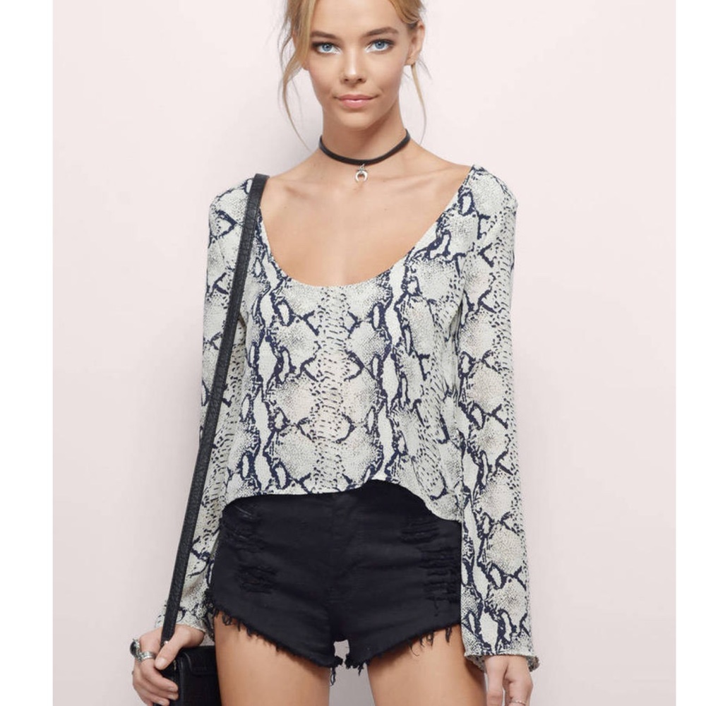 Flare sleeve blouse